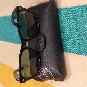 Ray Ban Wayfarer black sunglasses